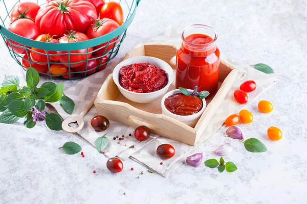 Conserves de tomates maison — Photo