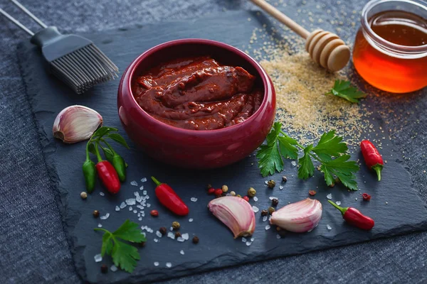 Barbecue sauce in bowl with honey — Stock Photo, Image