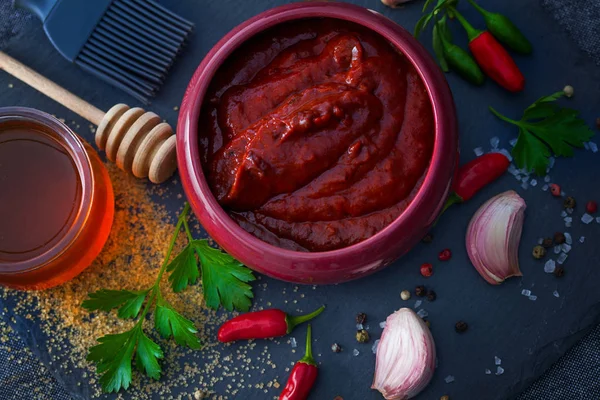 Barbecue sauce in bowl with honey — Stock Photo, Image