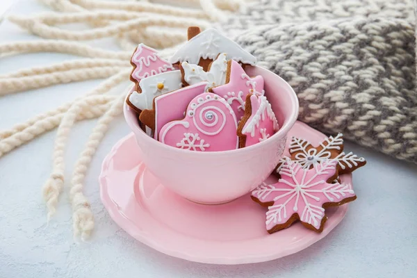 Pink gingerbreads in bed — Stock Photo, Image