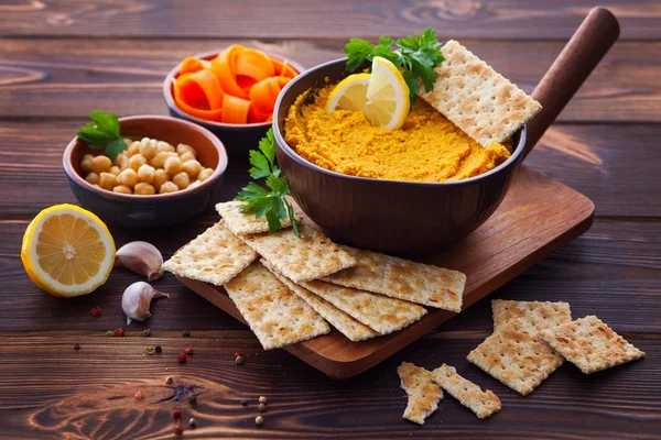 Composition confortable avec houmous — Photo