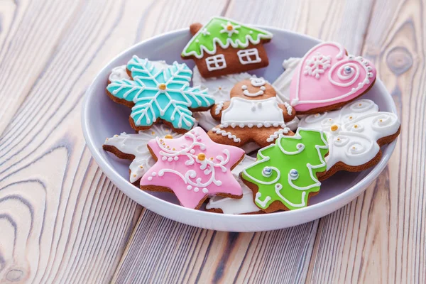 Bowl of Christmas gingerbreads — Stock Photo, Image