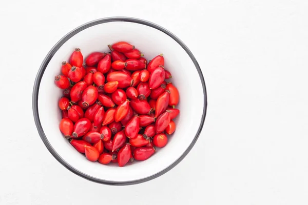 Schüssel voller Heckenbeeren — Stockfoto