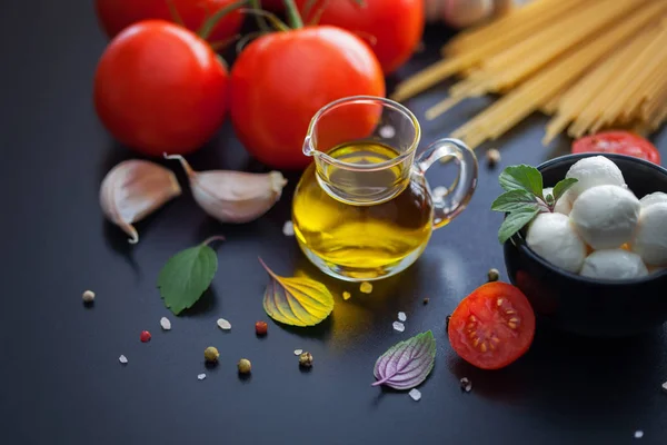 Vial con aceite de oliva —  Fotos de Stock