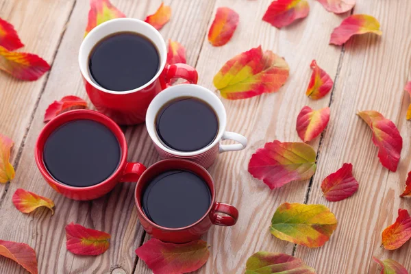 Quatro xícaras de café na mesa — Fotografia de Stock