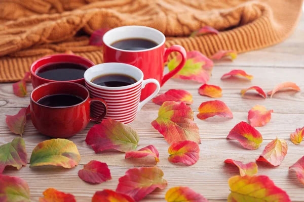 Quatro xícaras de café na mesa — Fotografia de Stock