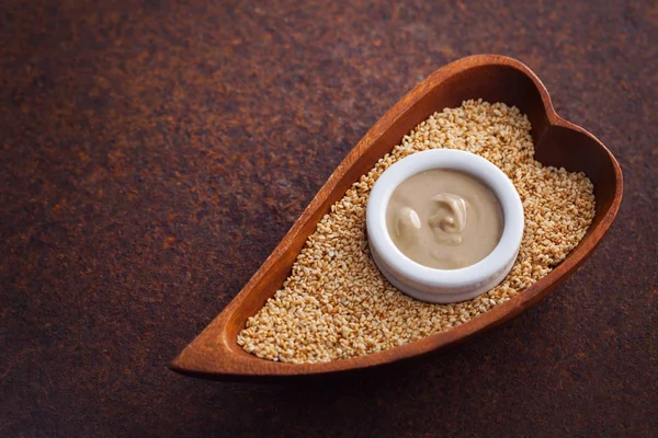 Sementes de tahini e sésamo — Fotografia de Stock