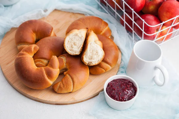 Deliziosi cornetti fatti in casa — Foto Stock