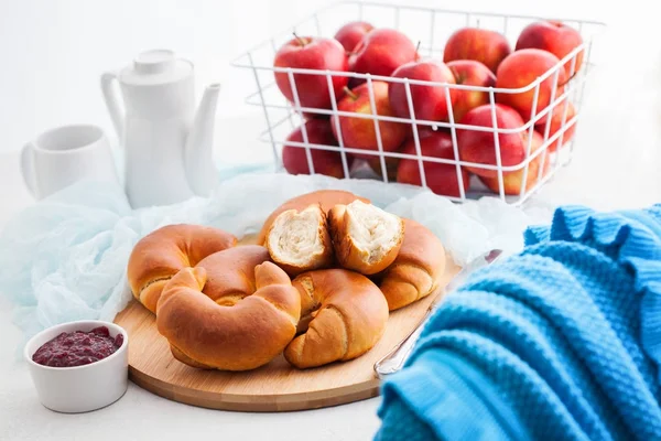 Deliziosi cornetti fatti in casa — Foto Stock