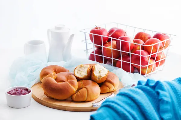 Deliziosi cornetti fatti in casa — Foto Stock