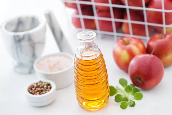 Still Life Bottle Apple Vinegar Red Apples Spices Mortar Pestle — Stock Photo, Image