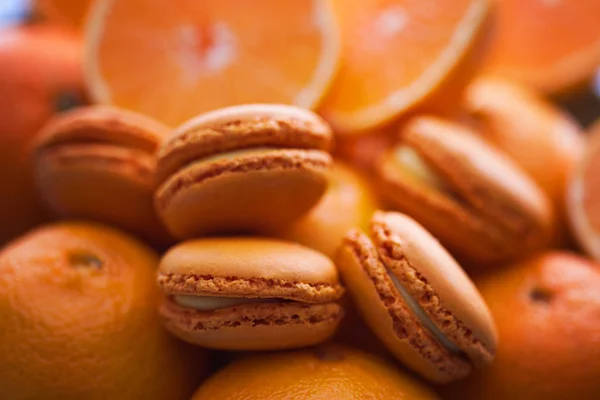 Deliciosos Macarrones Mandarina Con Frutas Frescas Comida Dulce —  Fotos de Stock