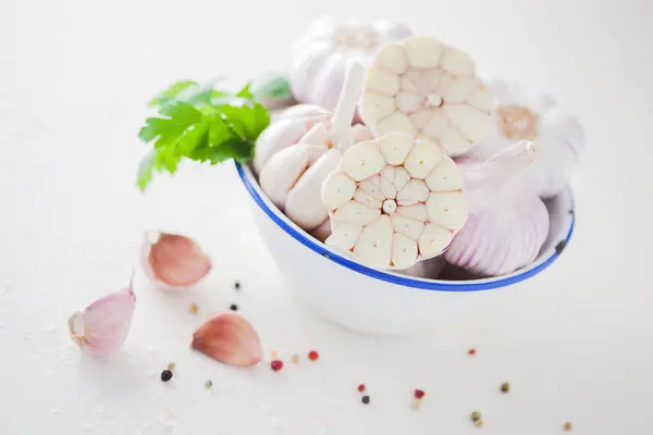 Garlic Cloves Garlic Bulbs Bowl Herbs Spices — Stock Photo, Image