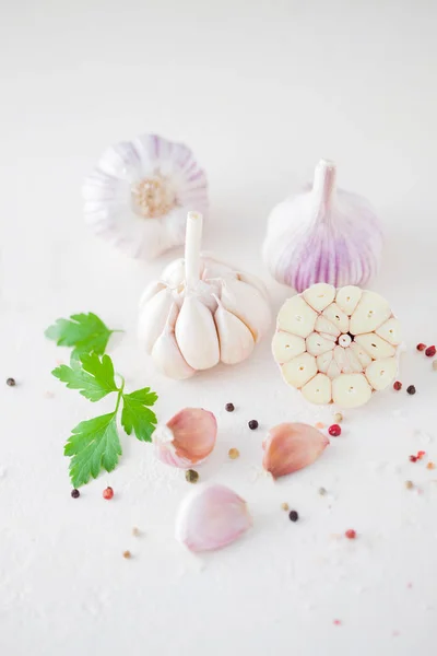 Garlic Cloves Garlic Bulbs Isolated White Background — Stock Photo, Image