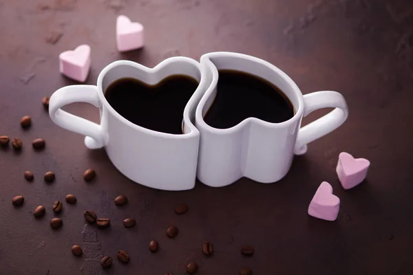 Tazas Café Forma Corazón Con Malvavisco Granos Café Concepto Del — Foto de Stock