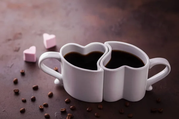 Tazas Café Forma Corazón Con Malvavisco Granos Café Concepto Del — Foto de Stock