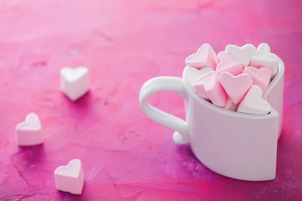 Kopje Vol Met Roze Witte Marshmallows Roze Achtergrond Zoete Voedsel — Stockfoto