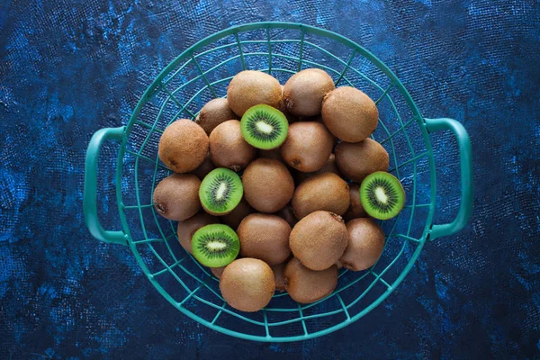 Veel Kiwi Fruit Mand Bovenaanzicht — Stockfoto