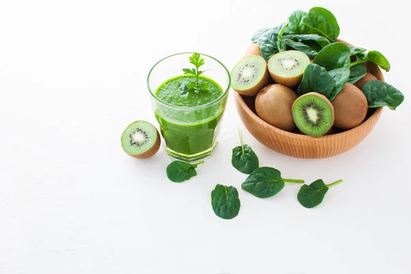 Primer Plano Ingredientes Bebidas Plato Vaso Batido Verde Sobre Fondo — Foto de Stock