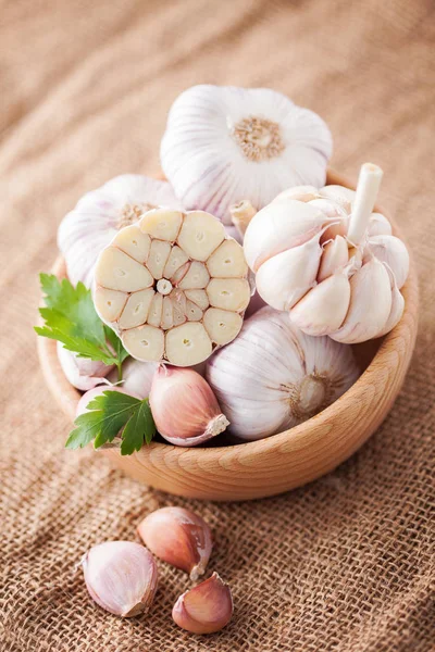 Lots Garlic Bulbs Herbs Spices — Stock Photo, Image