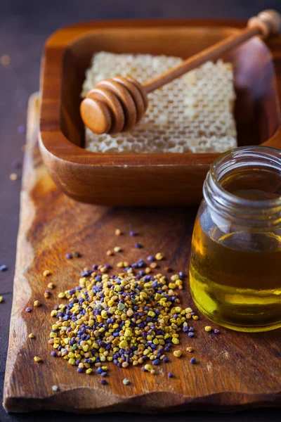 Honing Met Honingraat Pollen Alternatieve Geneeskunde — Stockfoto