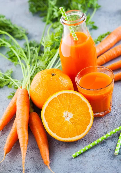 Carotte Jus Orange Frais Sur Table Grise Aliments Boissons — Photo