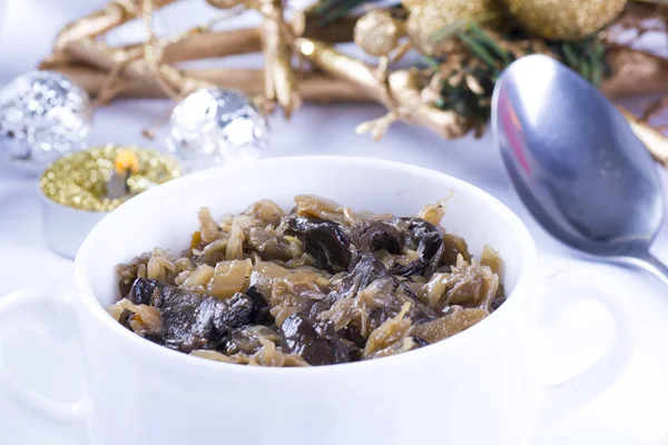 Crauti lucidi tradizionali con funghi — Foto Stock