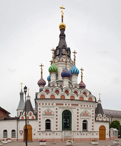 Saratov. Iglesia ortodoxa en honor del icono de Nuestra Señora "Calma mis penas ". — Foto de Stock