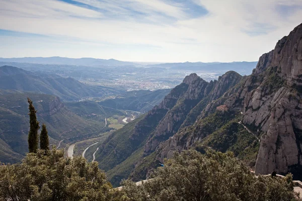 Montserrat, una formación de montaña en Cataluña, España — Foto de Stock