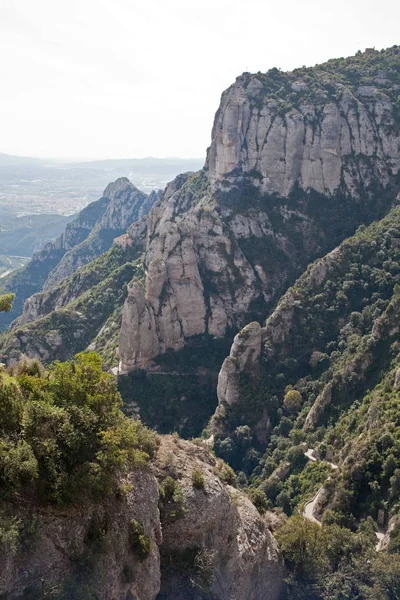 Montserrat, una formación de montaña en Cataluña, España — Foto de Stock