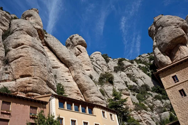 Montserrat, el monasterio de la Virgen María en Cataluña. España — Foto de Stock
