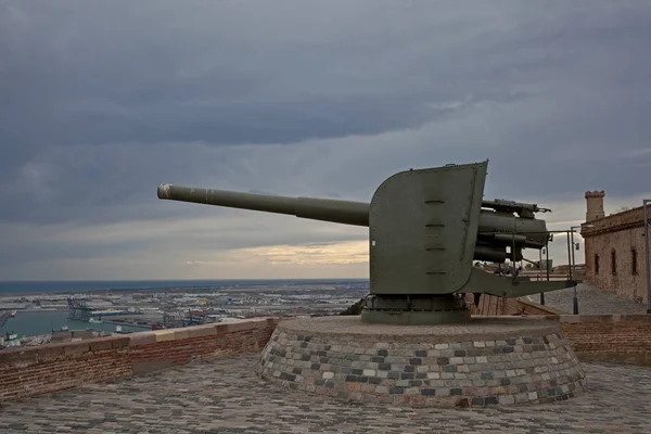 Wojskowych armaty, Montjuic Fort. Barcelona, Katalonia, Hiszpania — Zdjęcie stockowe