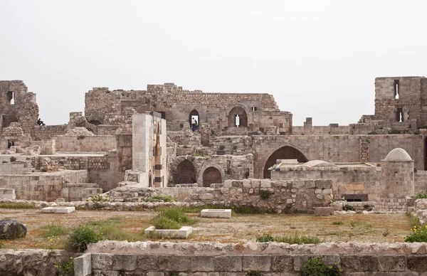 阿勒颇，废墟的堡垒。叙利亚 — 图库照片