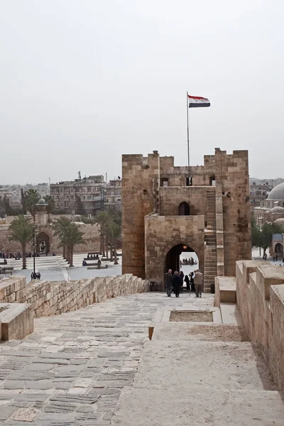 Fortaleza de Alepo, entrada principal. Siria — Foto de Stock