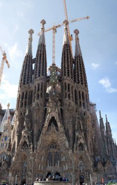 Barcelona, İspanya - 27 Mart 2014: Katedrali İsa'nın doğuşu ve Kutsal Aile (Sagrada Familia) cephe.