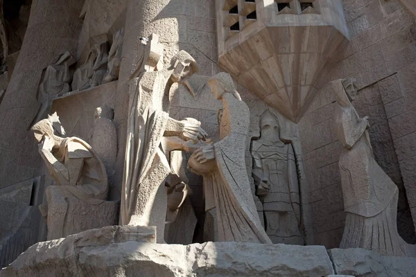 Barcelona, İspanya - 27 Mart 2014: Kutsal Aile (Sagrada Familia), tutku cephe gelen kısma katedral.