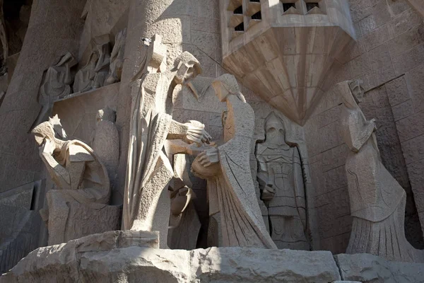Barcelona, Spanyolország - március 27 2014: Katedrális, a Szent család (Sagrada Familia), féldombormű eltűntek a szenvedély. — Stock Fotó