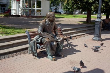 Nizhni Novgorod, Rusya Federasyonu - 21 Temmuz 2017: Kentsel heykel ve ünlü Rus tiyatro Evgeni Evstigneev.  