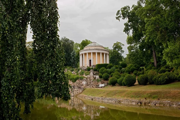 Österrike Eisenstadt Castle Esterhazy Park Med Pseudo Antika Grekiska Paviljongen — Stockfoto