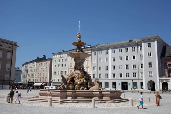 Oostenrijk Salzburg Juni 2012 Residence Square Residenzplatz Met Decoratieve Fontein — Stockfoto