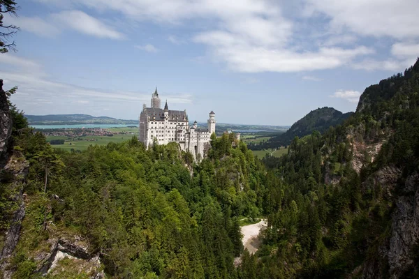 Alemania Baviera Julio 2012 Neuschwanstein Castillo Montaña Con Torres Construido — Foto de Stock