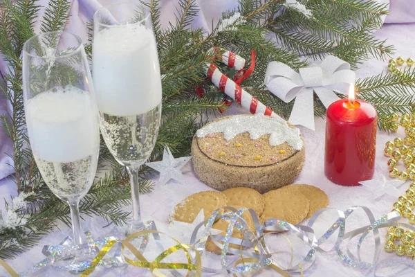 Tarjeta de Navidad con árbol de Navidad y decoraciones. Tarjeta navideña festiva — Foto de Stock