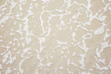 Sandy Beach okyanusta dalga yumuşak. Arka plan. Seçici odak.