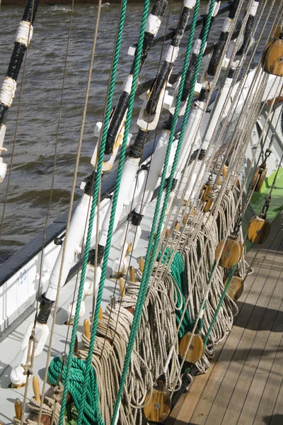 Marineseil. das Detail des Großseglers — Stockfoto