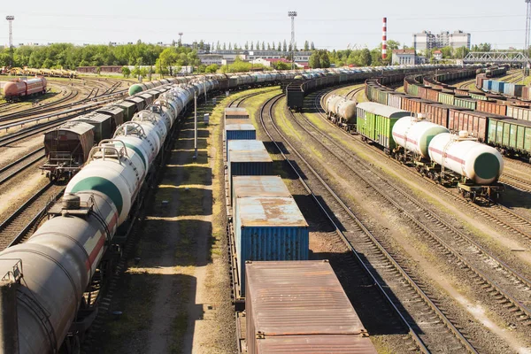 Залізничні вагони завантажені вугіллям . — стокове фото