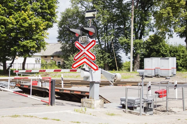 Demiryolu geçişi kapalı.