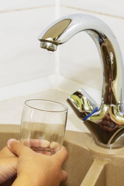 El cam tutarak ve su ne zaman bekliyor.