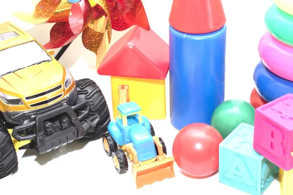 Collezione di giocattoli per bambini isolati su bianco — Foto Stock