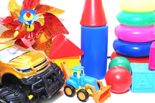 Collezione di giocattoli per bambini isolati su bianco — Foto Stock