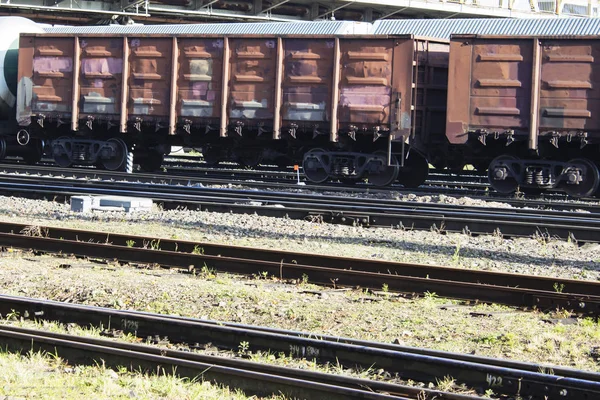 Gamla järnvägen vagnen stående på järnvägen. — Stockfoto